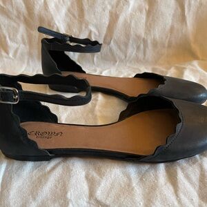 Crown Vintage Black Scalloped Flats size 7.5